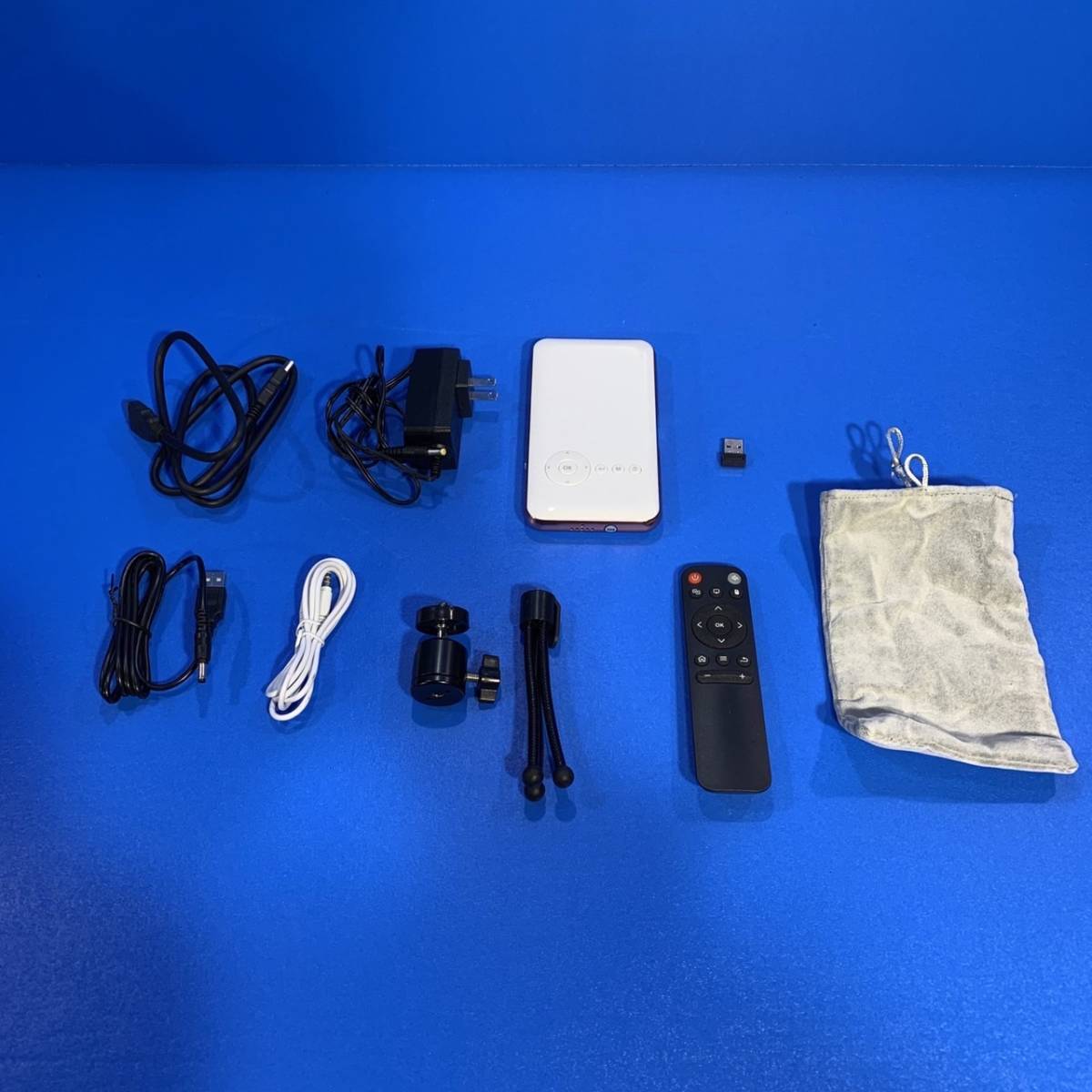 千葉県佐倉市のお客様よりUENO-mono 　T89 　1GB 　1080　 Ultra 　HD　 スマホ型プロジェクター 　KABENI 　カベー二をお買取させて頂きました！