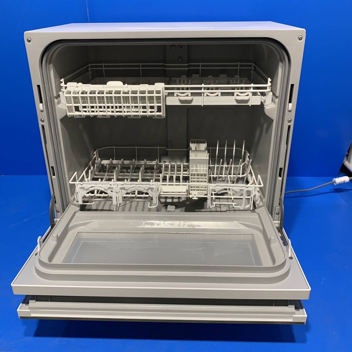 千葉県千葉市稲毛区のお客様より  Panasonic パナソニック NP-TZ300-W 食器洗い乾燥機 5人分 前開き式 ナノイーX 2021年製 食洗器　※左側に傷ありをお買取させて頂きました！