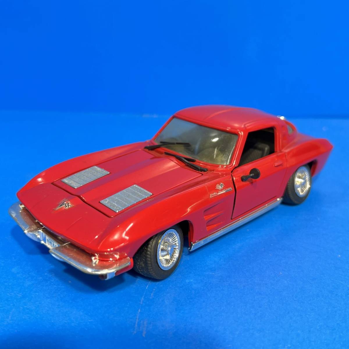 東京都荒川区のお客様より シボレー　コルベット　1963　レッド　Chevro Corvette RED 1/24　ミニカーをお買取させて頂きました！