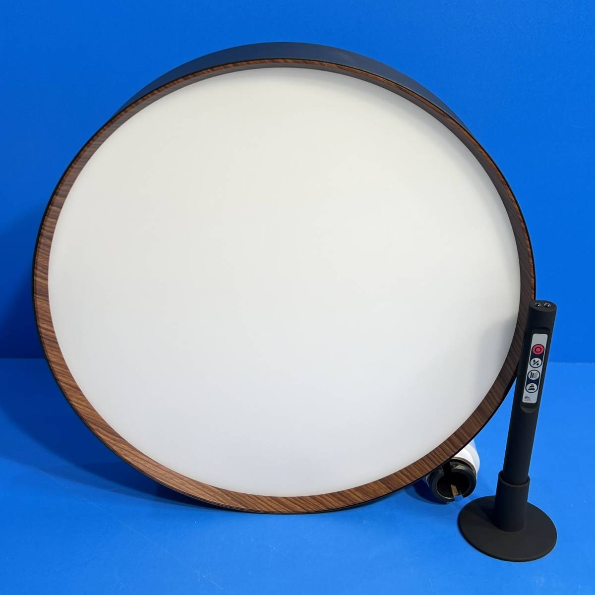 神奈川県中郡のお客様よりART WORK STUDIO　グロー4000LEDシーリング ランプ ～約8畳用　ブラック　照明　AW-0555をお買取させて頂きました！