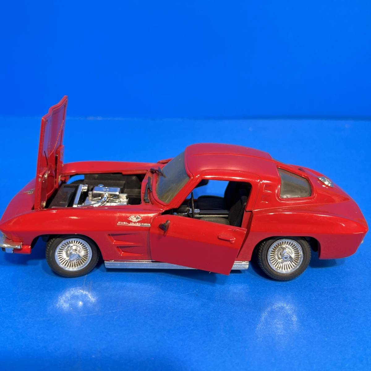 千葉県我孫子市のお客様よりシボレー　コルベット　1963　レッド　Chevro Corvette RED 1/24　ミニカーをお買取させて頂きました！