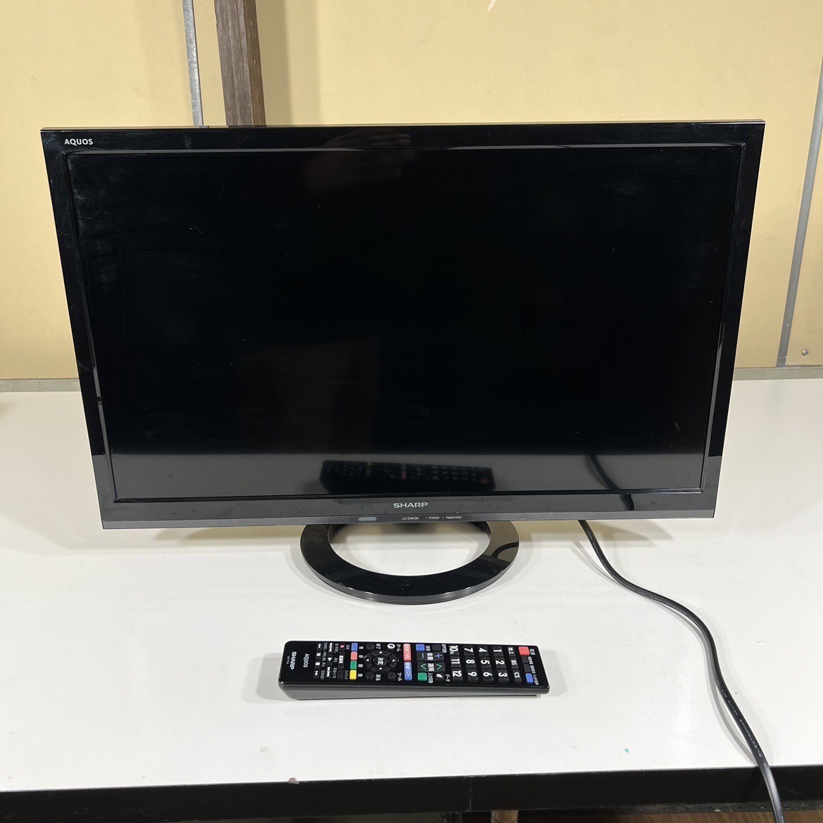 神奈川県藤沢市のお客様よりSHARP アクオス 24V型ハイビジョン液晶テレビ LC-24K30 2015年製 シャープ 黒 取扱説明書付 リモコン付をお買取させて頂きました！