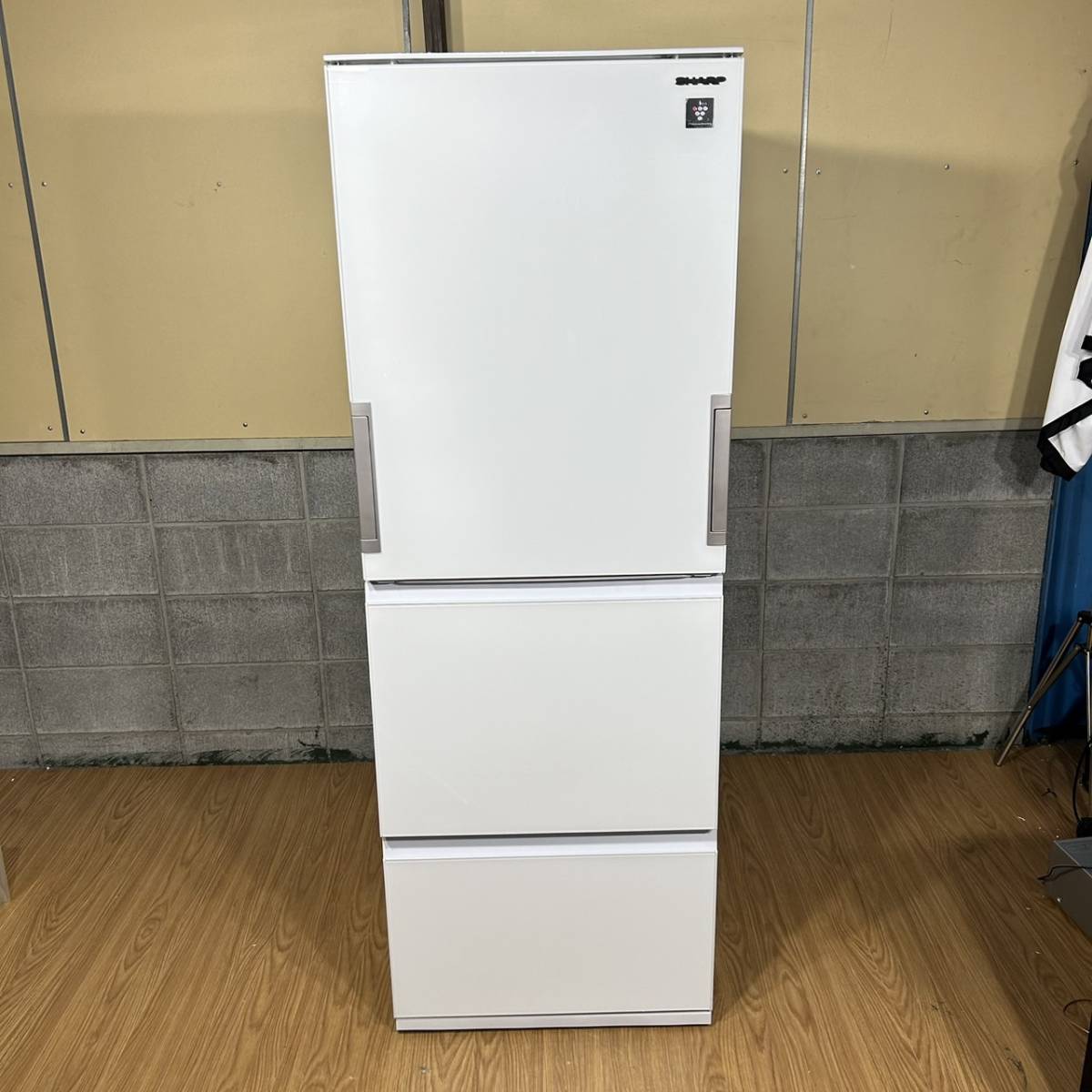 神奈川県川崎市宮前区のお客様よりシャープ SHARP プラズマクラスター冷蔵庫(幅60.0cm) 350L 3ドア(両開き・どっちもドア) ピュアホワイト SJ-GW35G-Wをお買取させて頂きました！