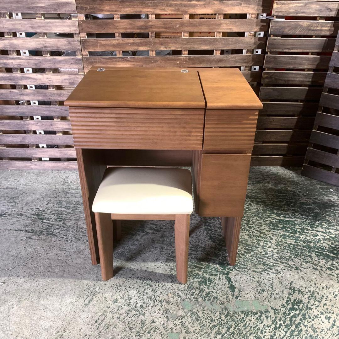 東京都江東区のお客様より ニトリ デスクドレッサー フィーをお買取させて頂きました！